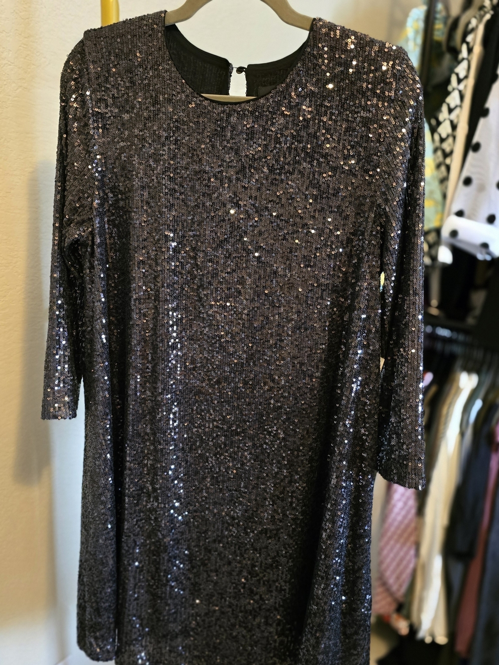 Karen Kane Large NWT Black Sequin Shift Dress *loose Button*